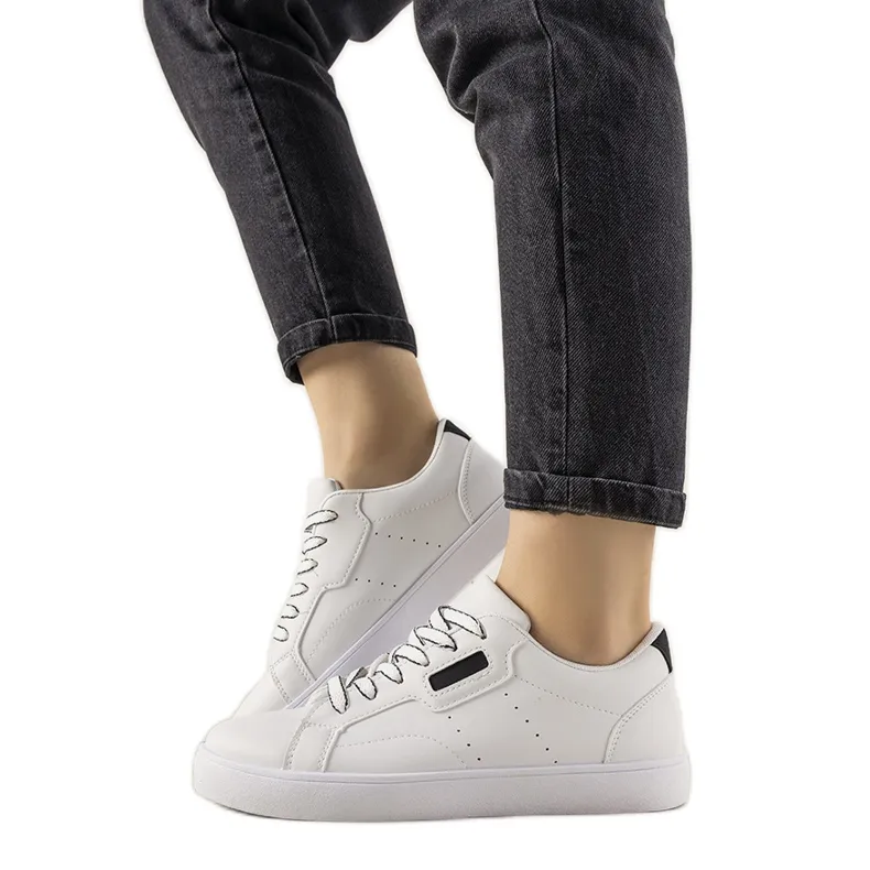 ZWARTWITTE BOOMSHOMSNEAKERS